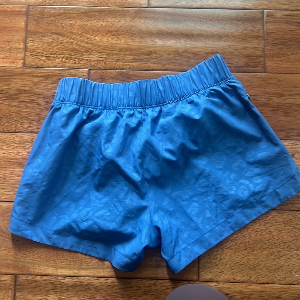 GapFit Size XS Petite Leopard Print Blue Shorts - Picture 7 of 7
